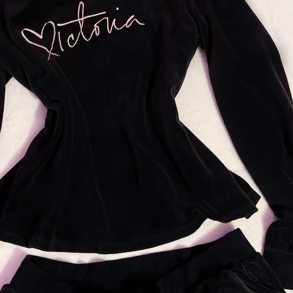 Victoria’s Secret rare velvet pj set ᥫ᭡.